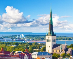 WHAT ARE THE GEOGRAPHICAL COORDINATES OF TALLINN?